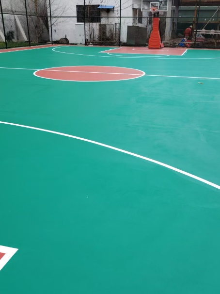 迭部 球场长期使用易出现地面开裂